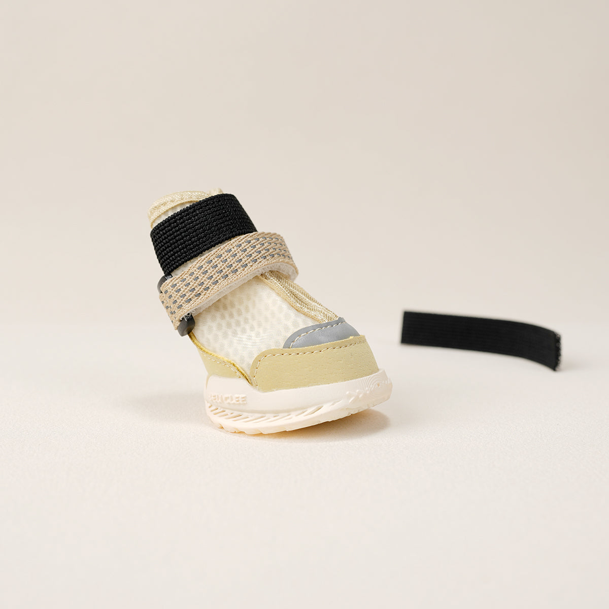 CityWalk dog shoe open fastening detail