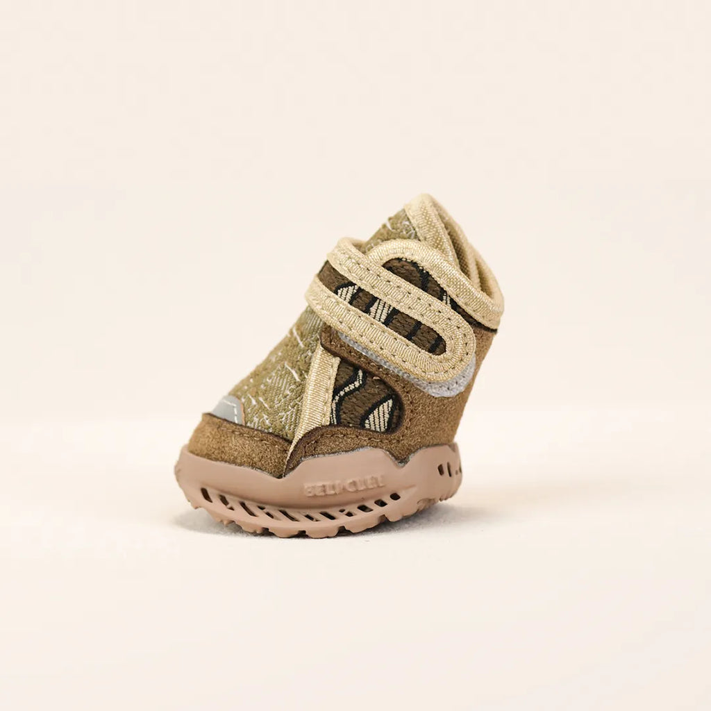 Sandstone green dog shoe with adjustable double fastening